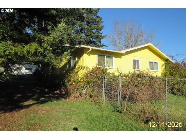 560 St John Street Sutherlin, OR 97479 - Photo 2 of 43 a view of a house with a yard