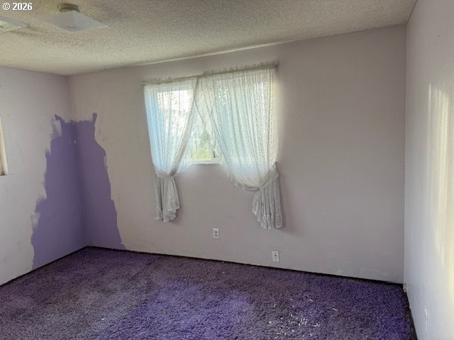 560 St John Street Sutherlin, OR 97479 - Photo 26 of 43 an empty room with windows