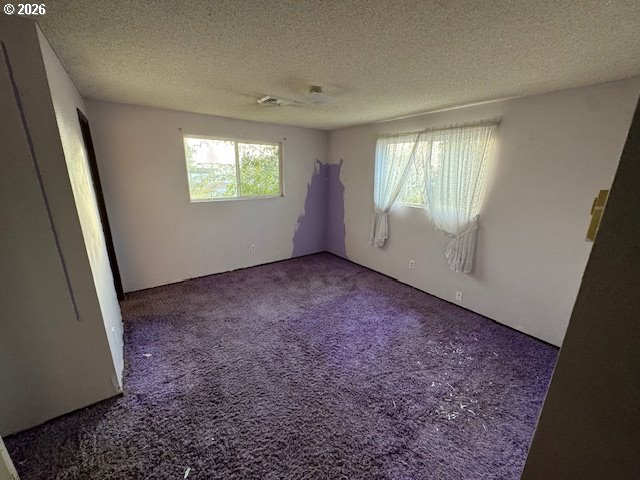 560 St John Street Sutherlin, OR 97479 - Photo 27 of 43 an empty room with windows