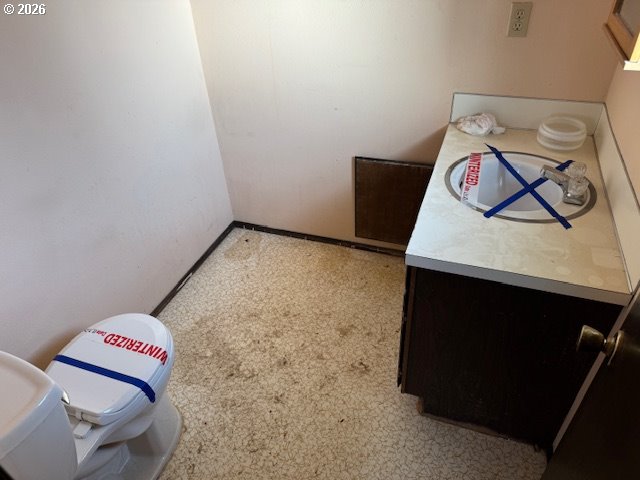 560 St John Street Sutherlin, OR 97479 - Photo 31 of 43 a utility room with dryer and washer