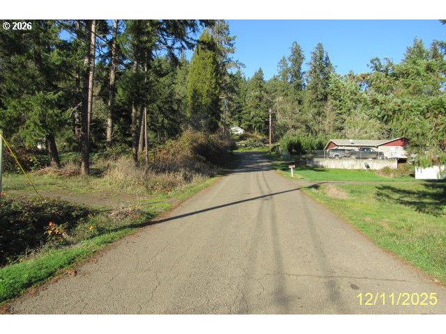 560 St John Street Sutherlin, OR 97479 - Photo 4 of 43 a view of a backyard