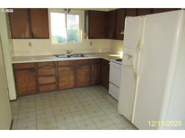 560 St John Street Sutherlin, OR 97479 - Photo 5 of 43 a kitchen with a sink window and cabinets