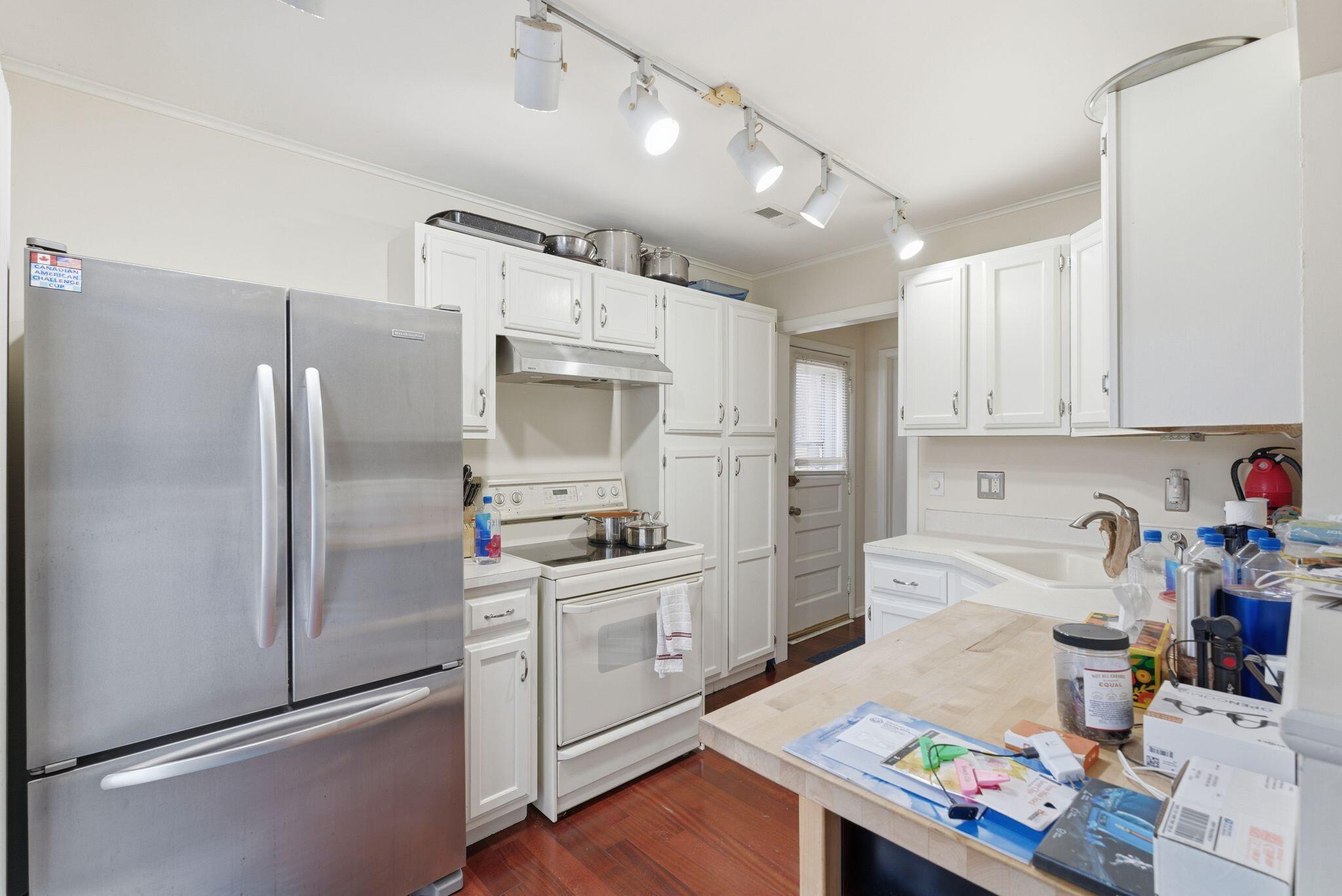 2736 Nagawicka Avenue Delafield, WI 53018 - Photo 12 of 21 Kitchen