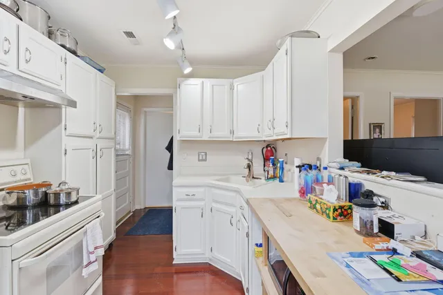 $549,000 | 2736 Nagawicka Avenue, Delafield, WI 53018