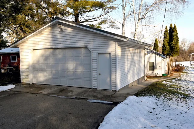 $549,000 | 2736 Nagawicka Avenue, Delafield, WI 53018