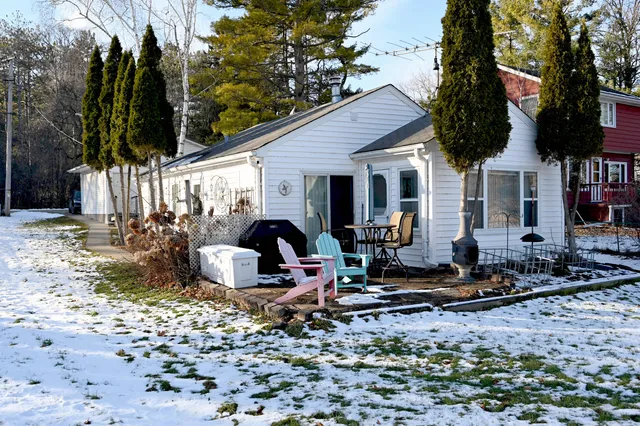 $549,000 | 2736 Nagawicka Avenue, Delafield, WI 53018