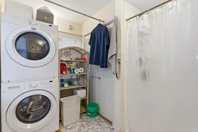 $549,000 | 2736 Nagawicka Avenue, Delafield, WI 53018