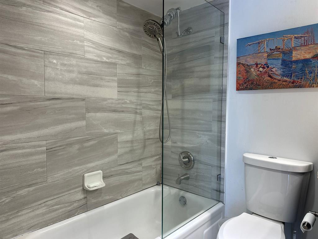 4301 Martinique Circle, Unit H2 Coconut Creek, FL 33066 - Photo 11 of 37 Master Bathroom