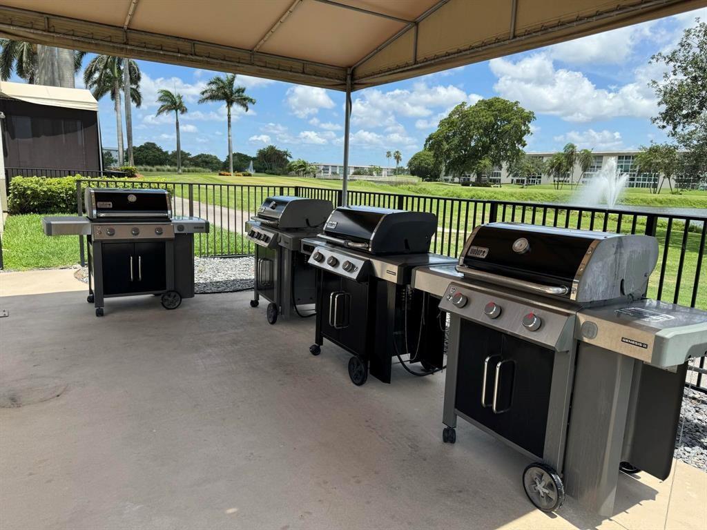 4301 Martinique Circle, Unit H2 Coconut Creek, FL 33066 - Photo 32 of 37 Barbecue Area