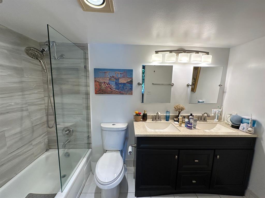 4301 Martinique Circle, Unit H2 Coconut Creek, FL 33066 - Photo 10 of 37 Master Bathroom
