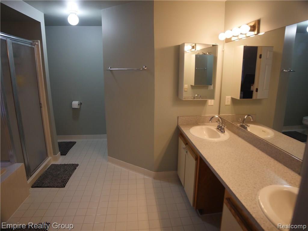 46728 Doubletree Road Canton, MI 48187 - Photo 25 of 36 Master Bath 1.jpg