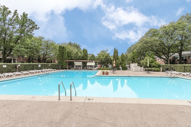 2303 South Goebbert Road, Unit 209 Arlington Heights, IL 60005 - Photo 9 of 9
