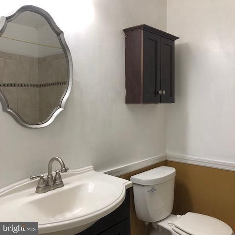 5 Queens Way Newark, DE 19713 - Photo 14 of 21 Bathroom