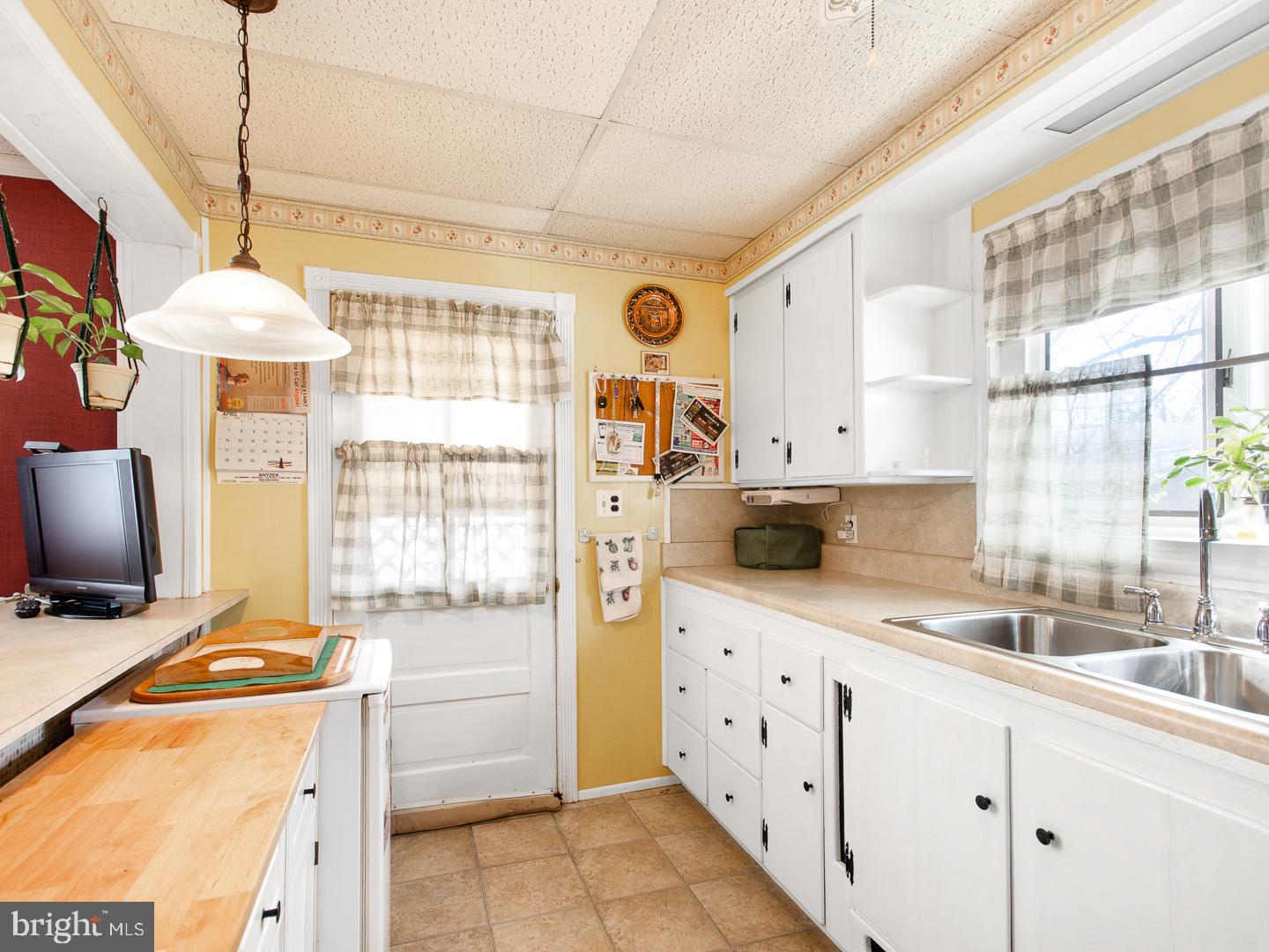255 Progress Street Riverside, NJ 08075 - Photo 3 of 29