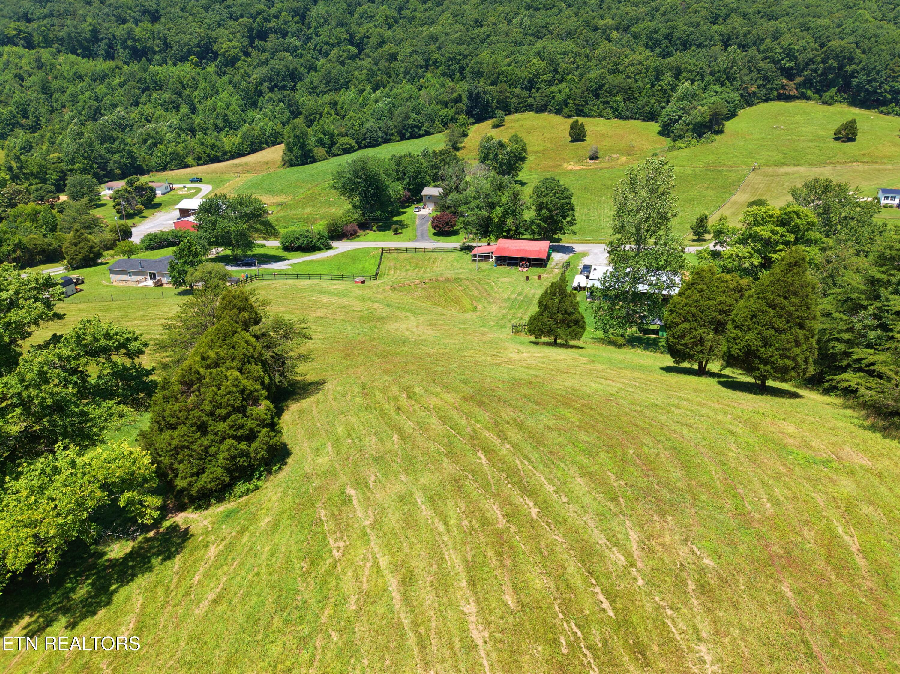 1319 Ideal Valley Road Spring City, TN 37381 - Photo 33 of 49 barn photos _1.18.1