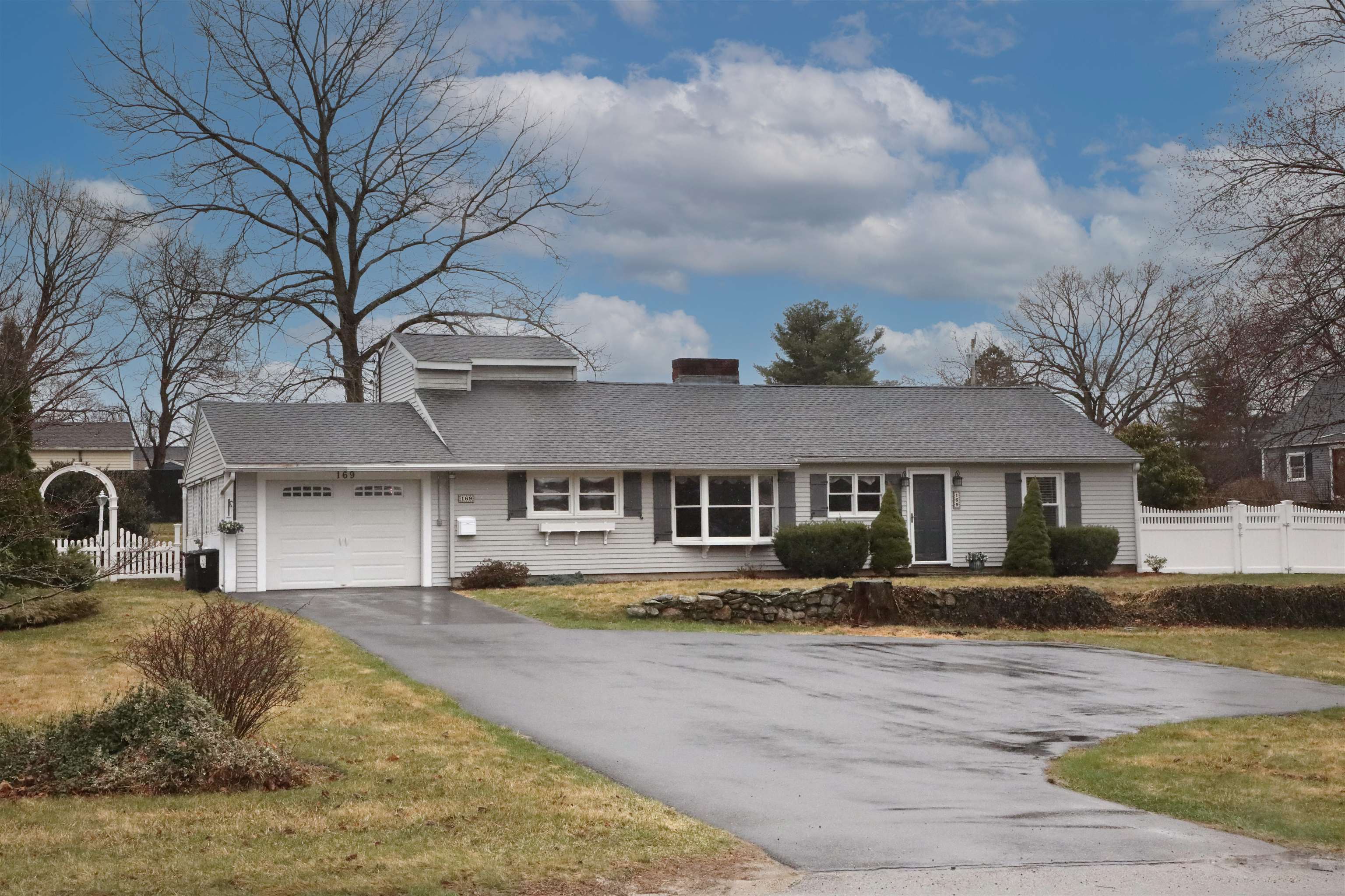 169 Lund Road Nashua, NH 03060 - Photo 1 of 30