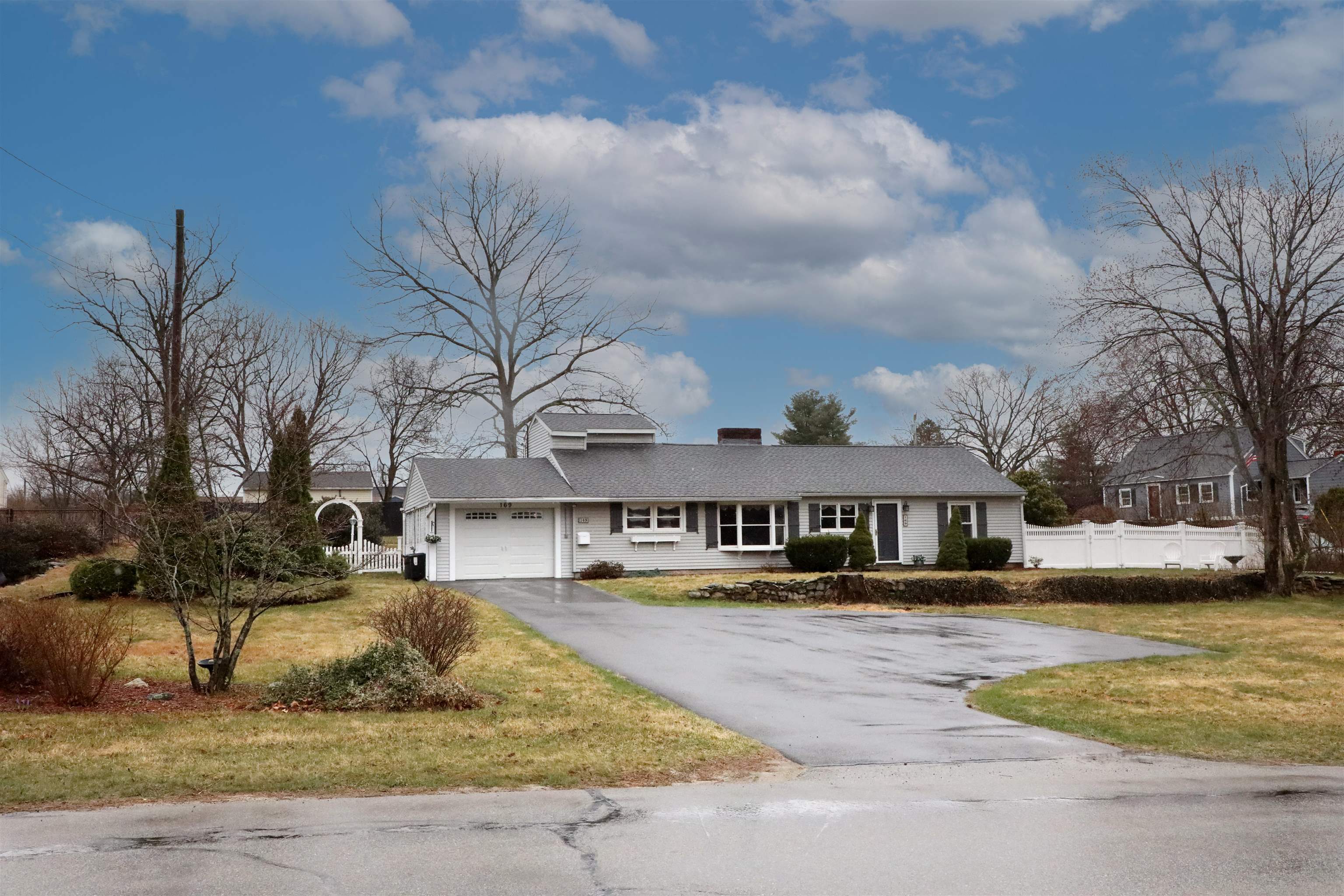 169 Lund Road Nashua, NH 03060 - Photo 2 of 30