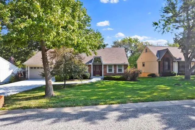 $400,000 | 10007 Monrovia, Lenexa, KS 66215