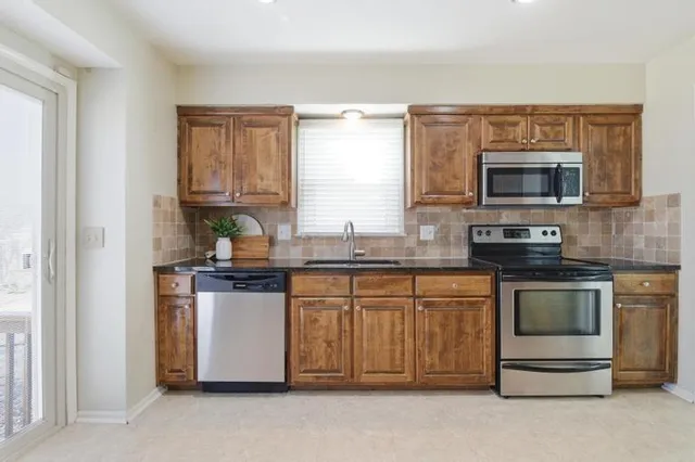 $400,000 | 10007 Monrovia, Lenexa, KS 66215