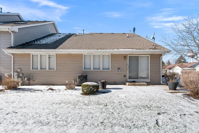 $305,000 | 815 Bruce Robert Lane, Hampshire, IL 60140