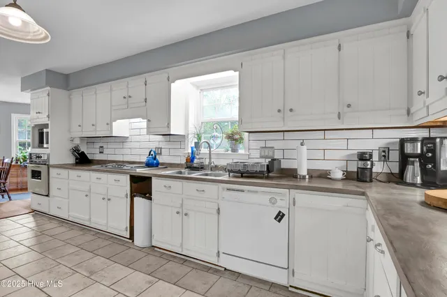 $1,995,000 | 21801 Highway 17, Hampstead, NC 28443