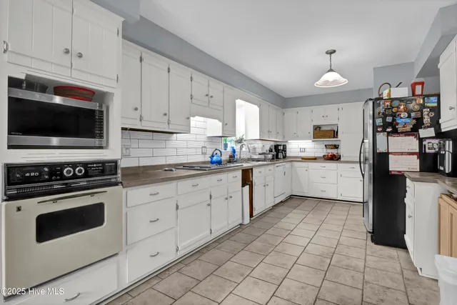 $1,995,000 | 21801 Highway 17, Hampstead, NC 28443