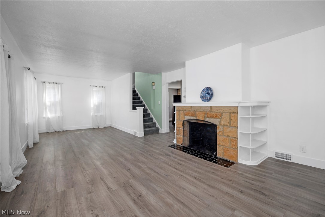 3214 Whitethorn Road Cleveland, OH 44118 - Photo 5 of 38 living room/ fireplace