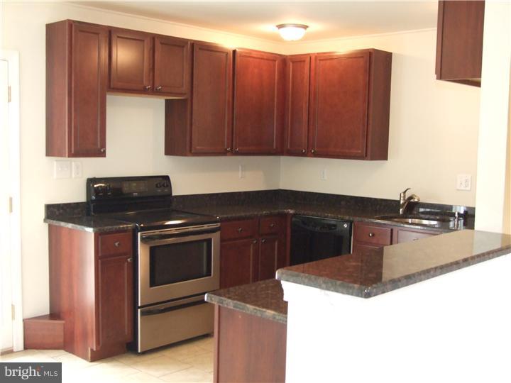 28 Hemlock Road Levittown, PA 19056 - Photo 3 of 13 Kitchen