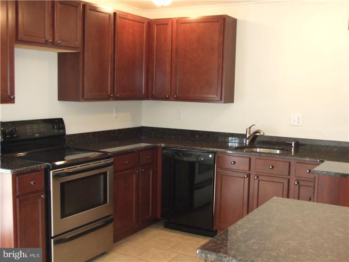 28 Hemlock Road Levittown, PA 19056 - Photo 4 of 13 Kitchen