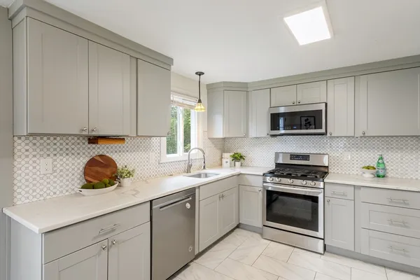 $615,000 | 13 Karen Circle, Holliston, MA 01746