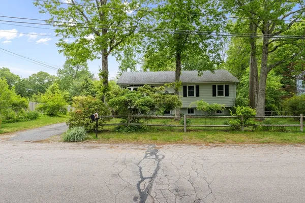 $615,000 | 13 Karen Circle, Holliston, MA 01746