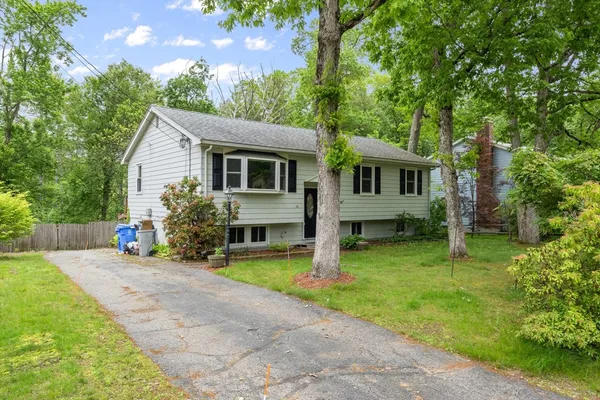 $615,000 | 13 Karen Circle, Holliston, MA 01746