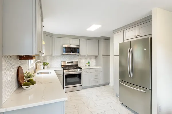 $615,000 | 13 Karen Circle, Holliston, MA 01746