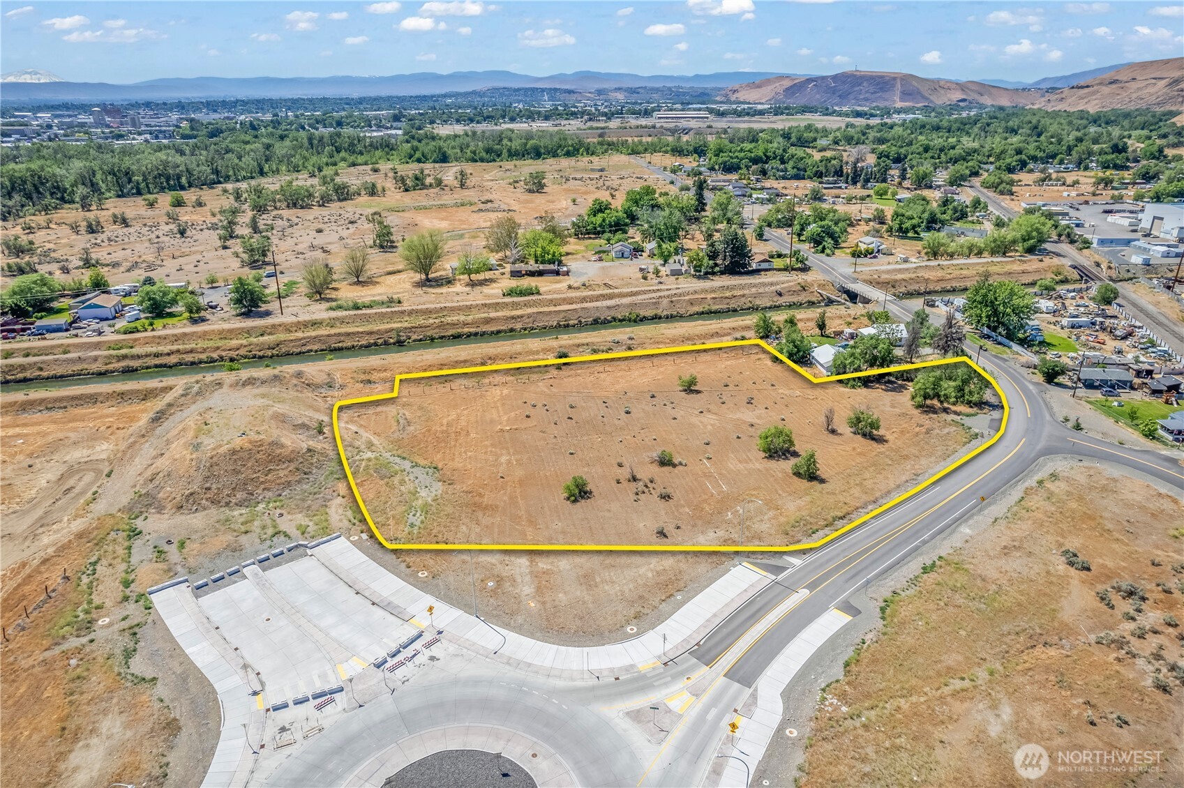 an aerial view of a swimming pool and mountain view