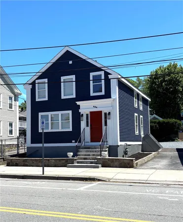 $3,800 | 484 Thames Street, Bristol, RI 02809