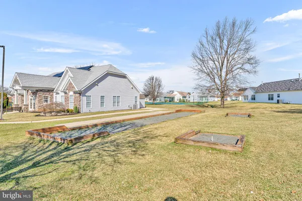 a view of residential houses with yard and swimming pool