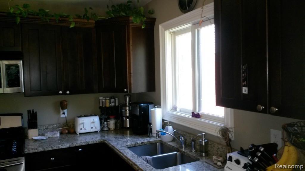 21154 Gill Road Farmington Hills, MI 48335 - Photo 13 of 37