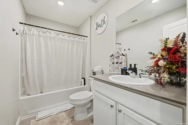 $1,850 | 140 Maverick Cove, Pleasanton, TX 78064