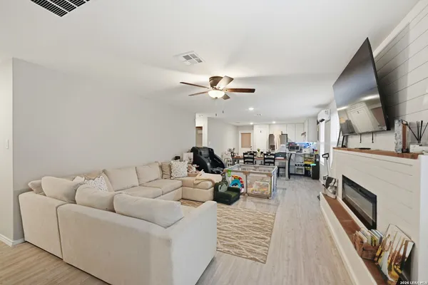 $1,850 | 140 Maverick Cove, Pleasanton, TX 78064