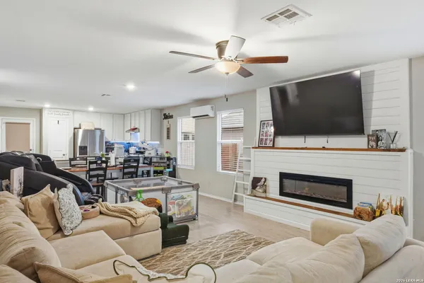 $1,850 | 140 Maverick Cove, Pleasanton, TX 78064