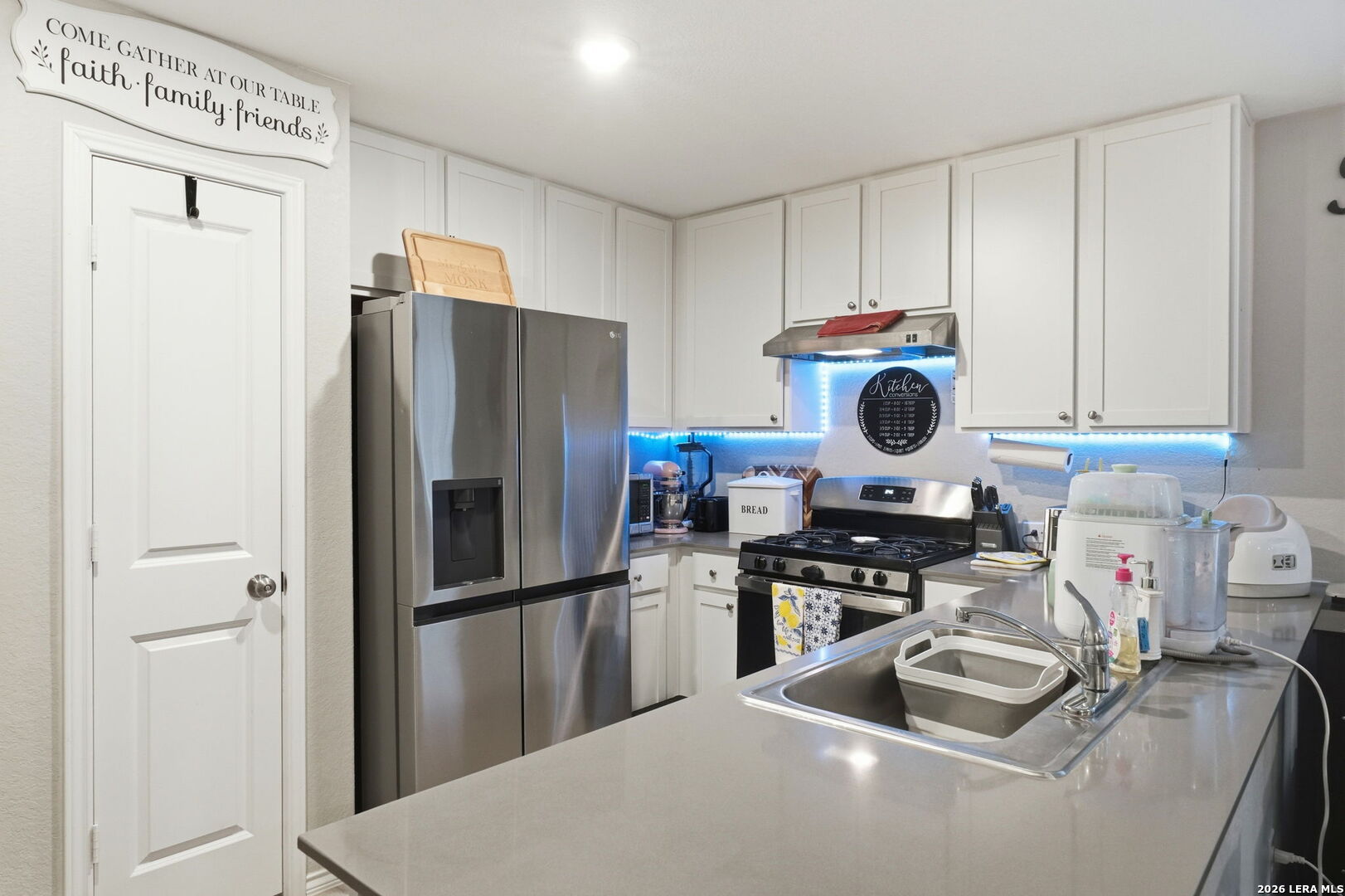 140 Maverick Cove Pleasanton, TX 78064 - Photo 9 of 26 a kitchen with stainless steel appliances granite countertop a refrigerator and a stove