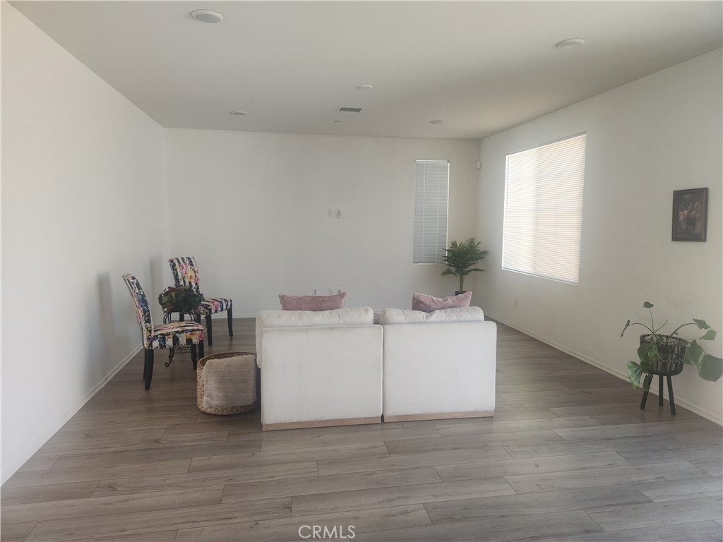 938 West Jasmine Way Rialto, CA 92376 - Photo 8 of 28
