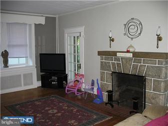 2249 Knorr Street Philadelphia, PA 19149 - Photo 3 of 12 Living Room