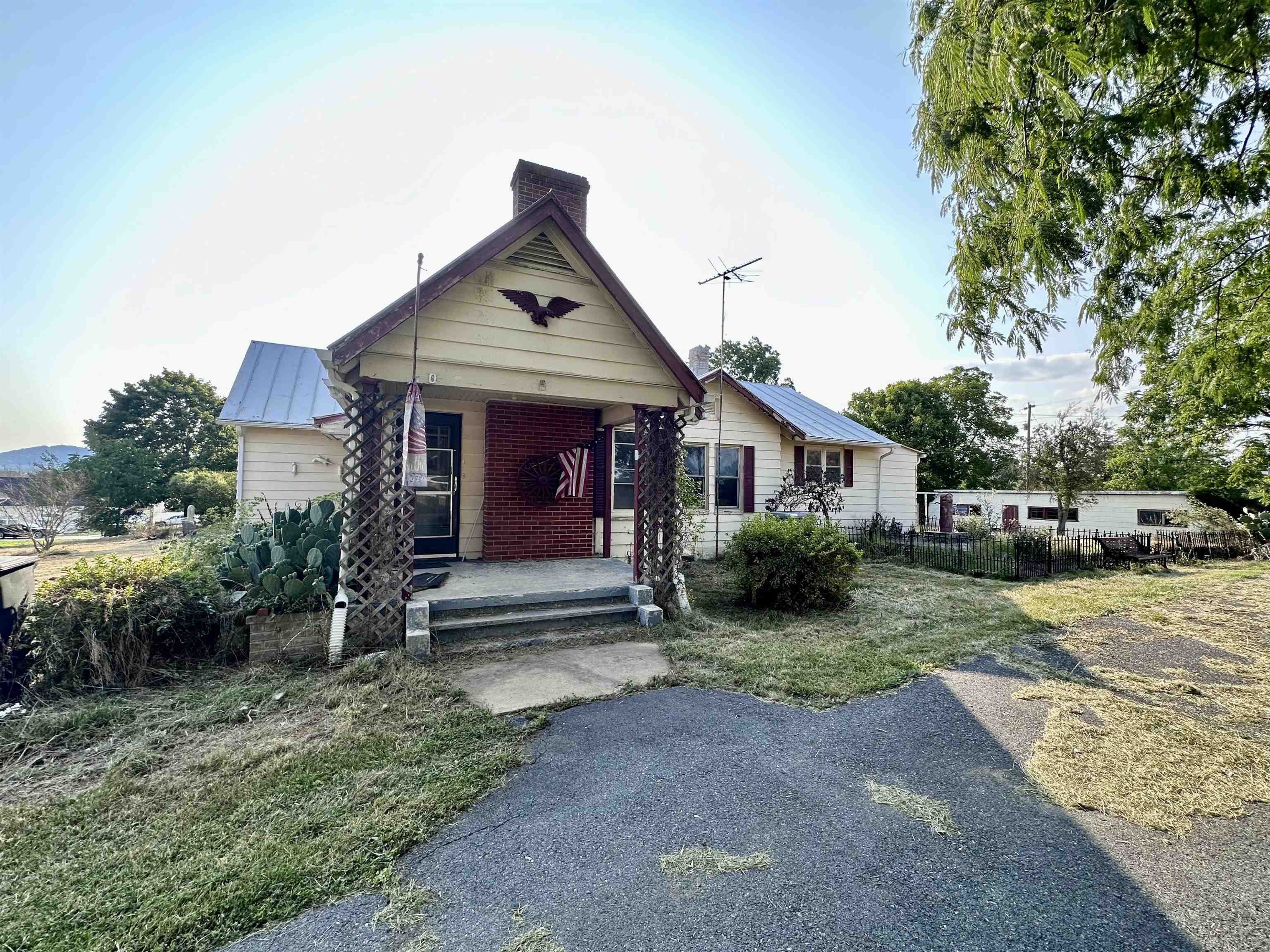 905 New Hope Road Staunton, VA 24401 - Photo 3 of 15 a front view of a house with garden