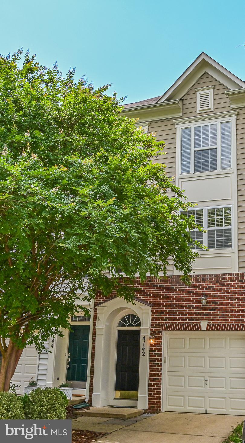 4142 Timber Log Way Fairfax, VA 22030 - Photo 3 of 27 Front Exterior