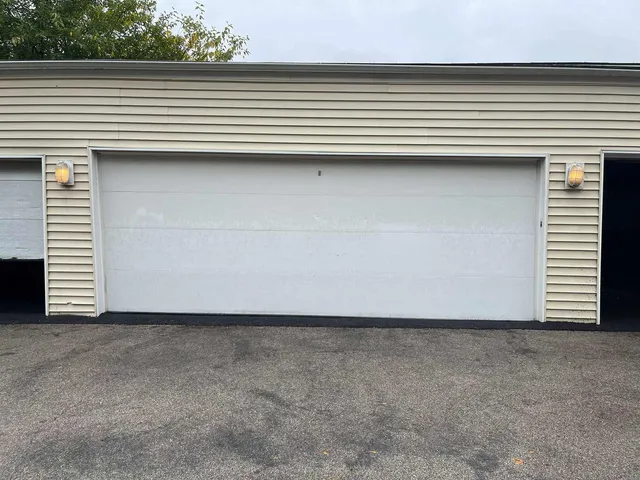 $1,600 | 202 North Waters Edge Drive, Unit 201, Glendale Heights, IL 60139