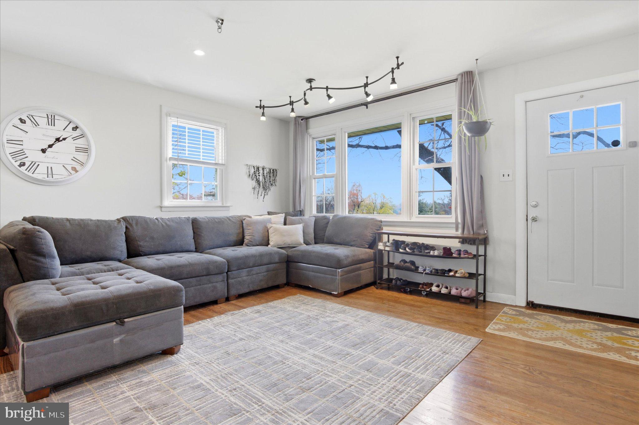 2907 Kanes Road Willow Grove, PA 19090 - Photo 6 of 28 Bright and inviting living space.