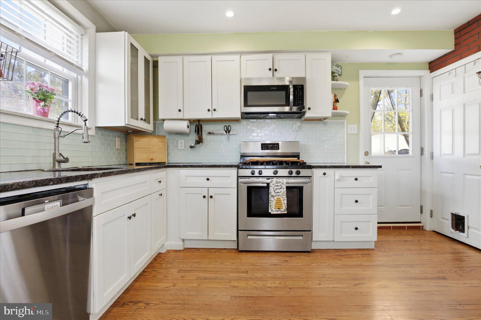 2907 Kanes Road Willow Grove, PA 19090 - Photo 10 of 28 Charming kitchen with modern touches.