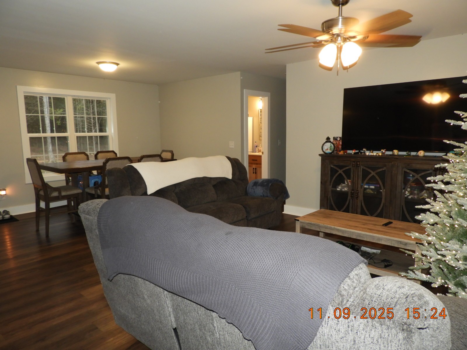 3135 Oak Grove Road Goodspring, TN 38460 - Photo 35 of 62 a living room with furniture and a flat screen tv