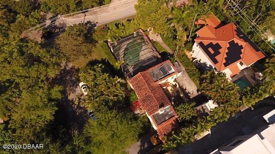 235 Ridgewood Road Coral Gables, FL 33133 - Photo 3 of 13 PHOTO-2020-03-16-20-18-09(1)